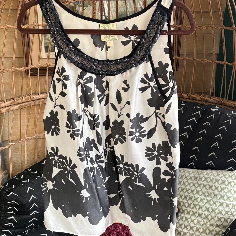 Sleeveless Black & White Floral Beaded Neck Tank Top